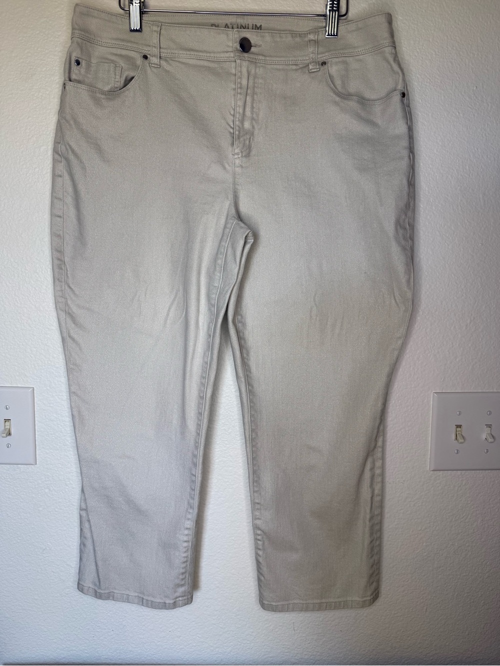 Chico's Platinum Denim Jeans Crop Light‎ Silver/Shiny White Size 8 (Chico’s 1)